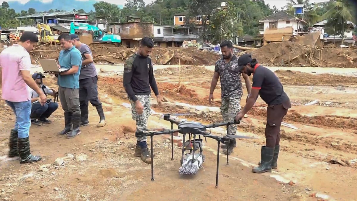 'കിങ്ങിണി' തത്ത ഒച്ചവെച്ച് ഉണര്‍ത്തി; വിനോദിന്റെ വിളിയില്‍ രക്ഷപ്പെട്ടത് സുഹൃത്തുക്കളുടെ കുടുംബങ്ങളും